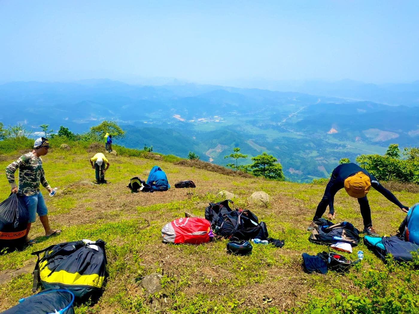 Pilots preparing on the Vien Nam 850 m take-off, overlooking the valley