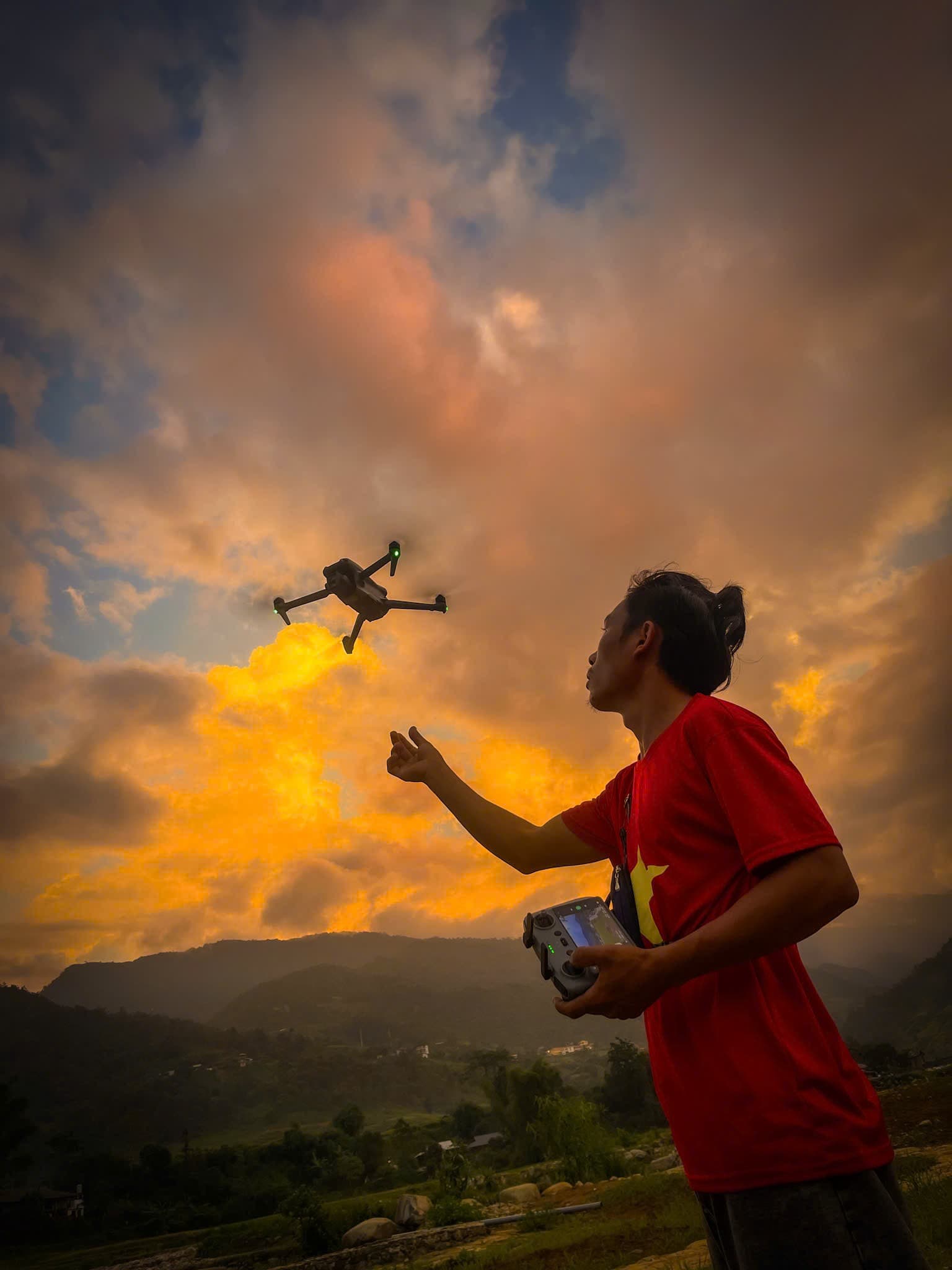 Phi công Khang Dũng selfie