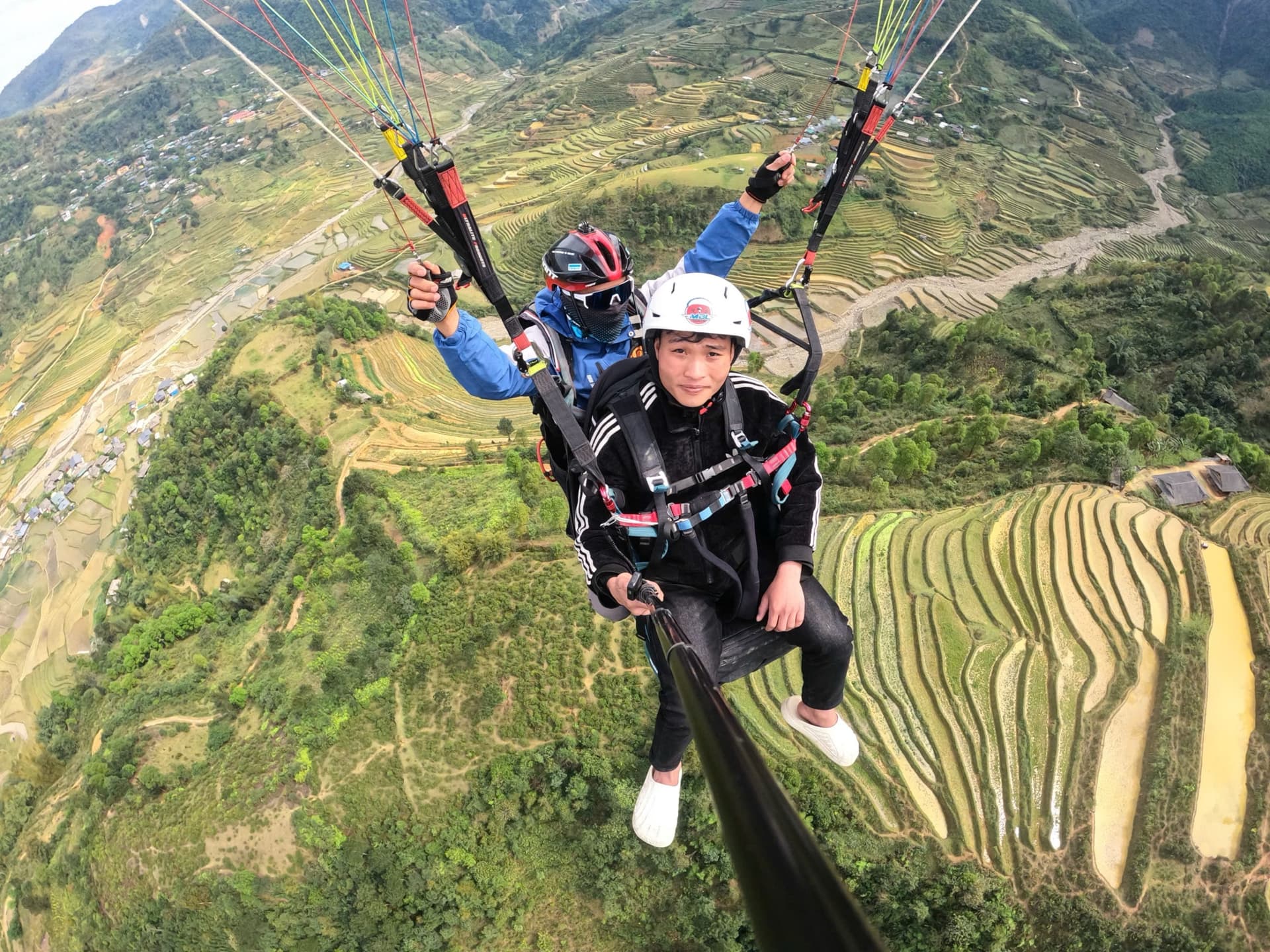 Phi công A Mặc