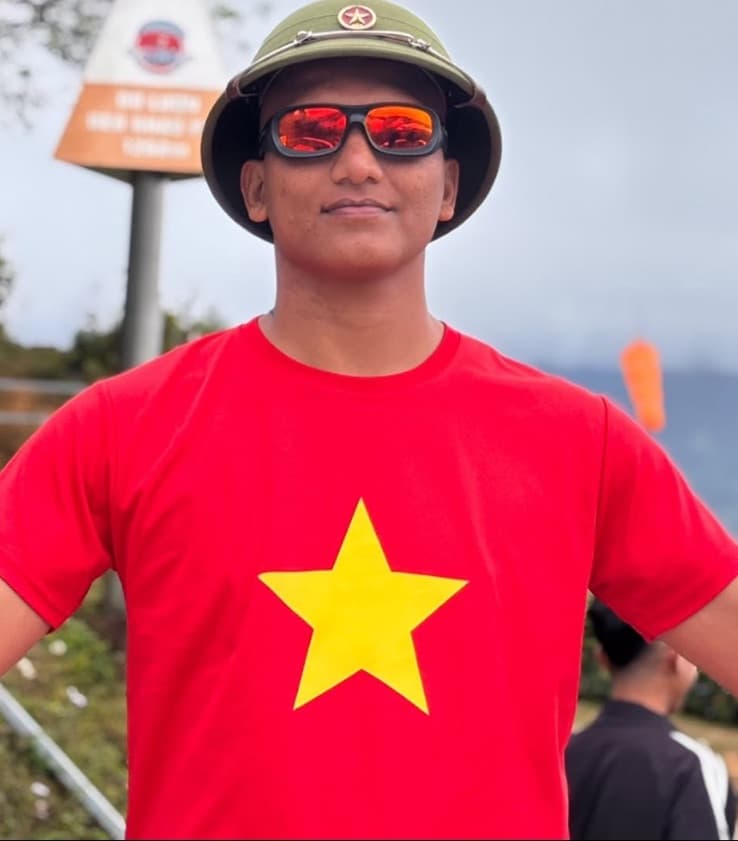 Phi công RAHUL KHADKA bay đôi