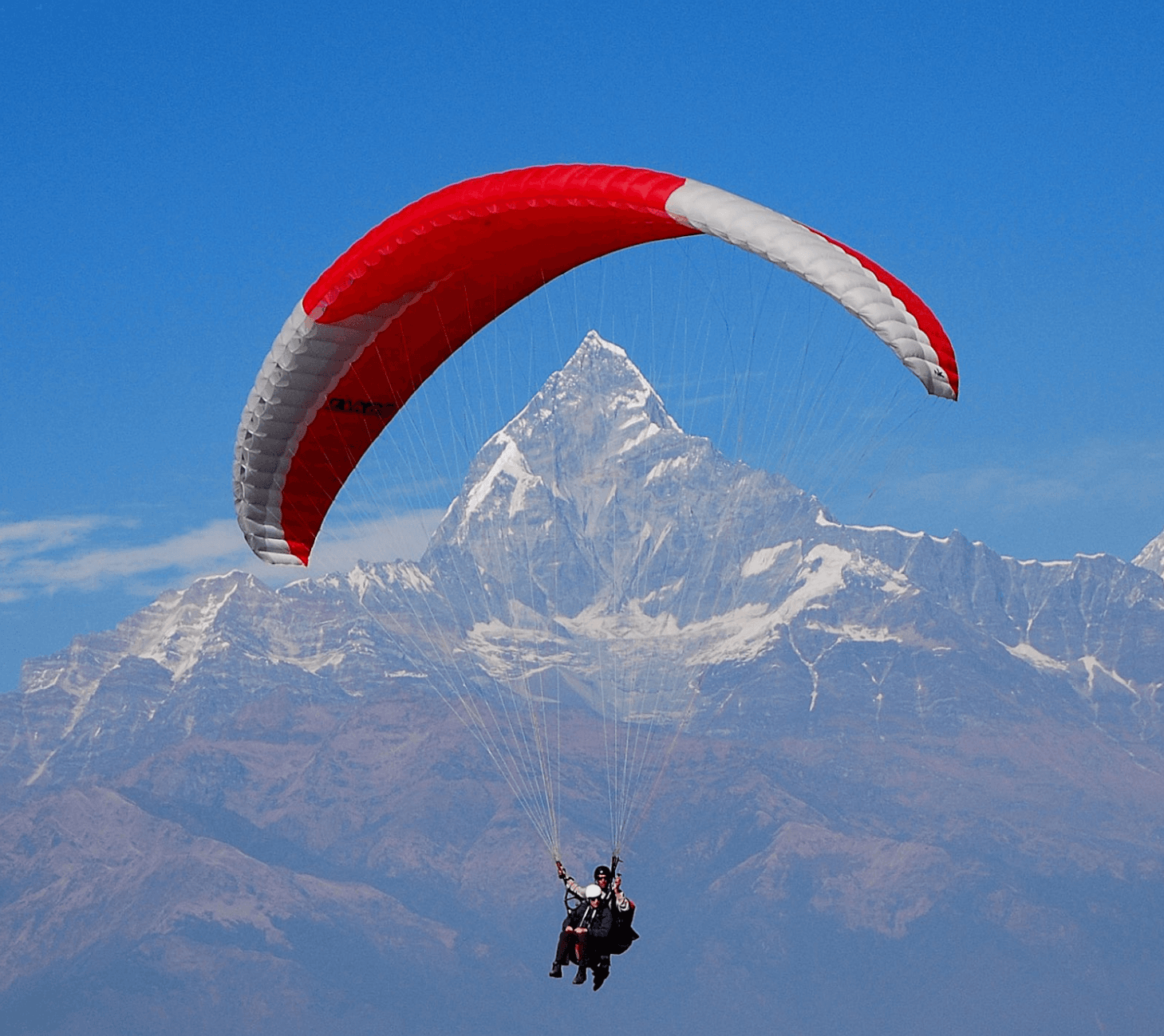 Phi công SUBASH THAPA bay đôi