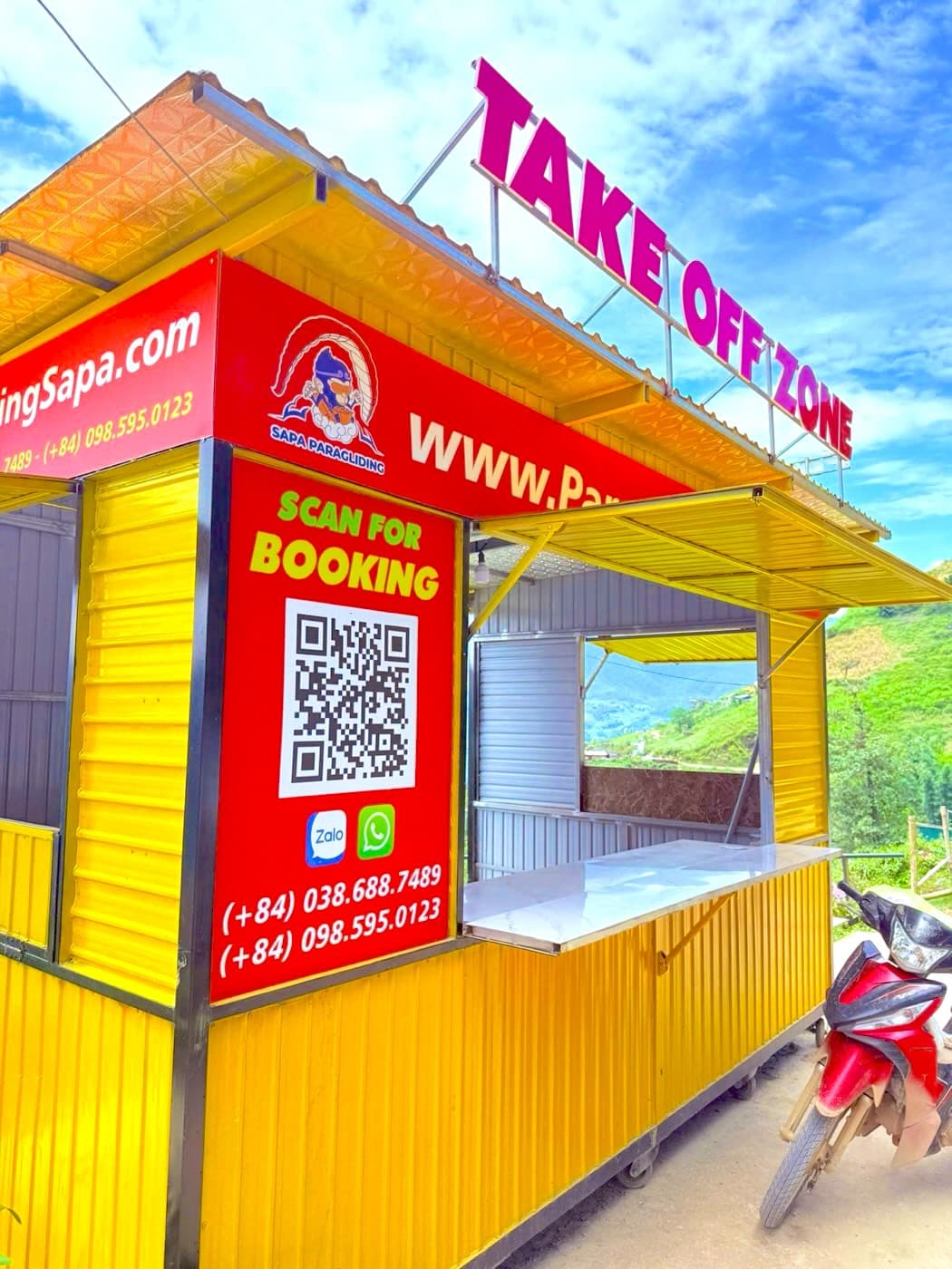 Ki-ốt vàng TAKE OFF ZONE ở bãi cất cánh Sa Pa