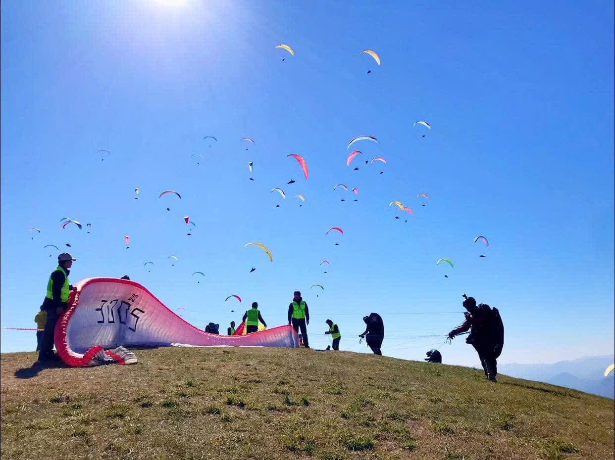 Pre-flight Checks and Paragliding Launch Technique