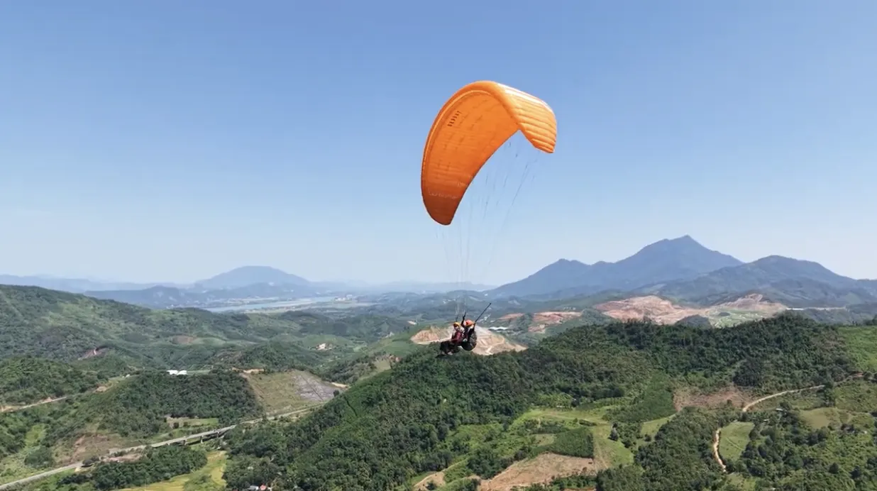 Outdoor Sports Near Hanoi: Paragliding Is the New Trend