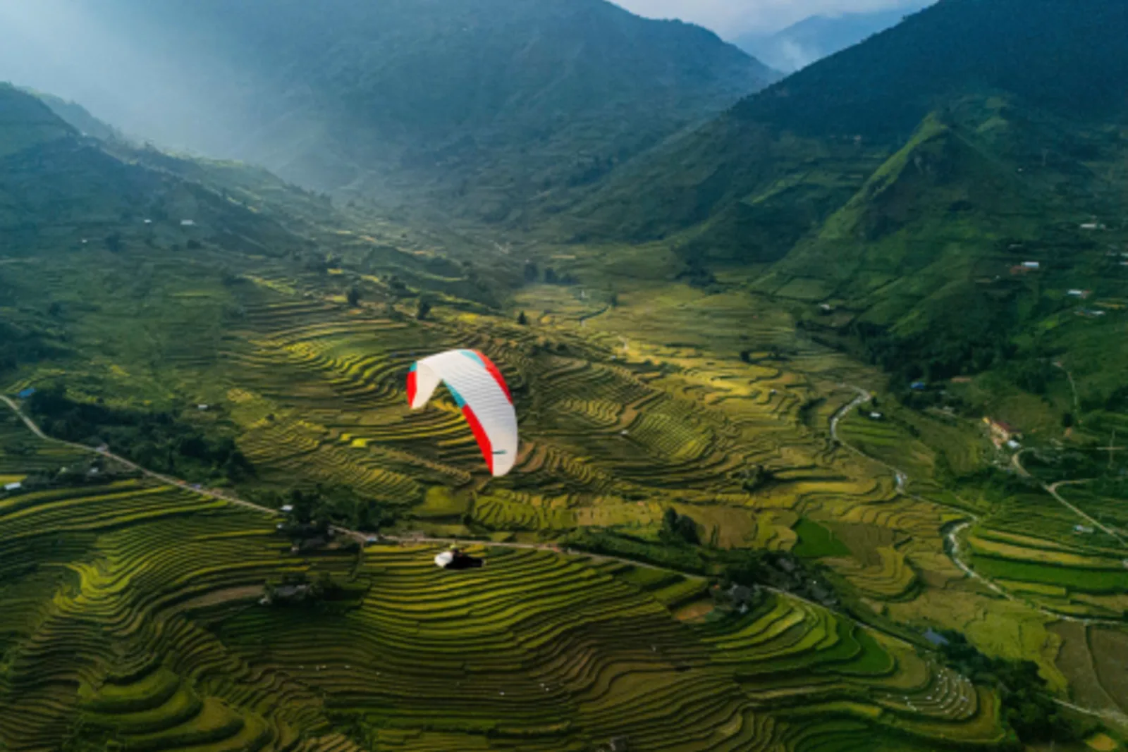 Phi công dù lượn Khau Phạ: đội bay 16 người, chứng chỉ và giờ bay
