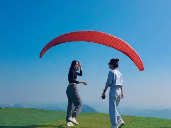 Can You Paraglide in the Rain? When a Flight Gets Postponed