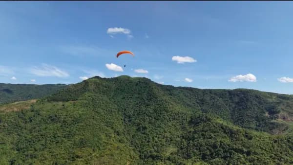 Bay dù lượn đỉnh Viên Nam: độ cao, gói bay, đường đi và cắm trại