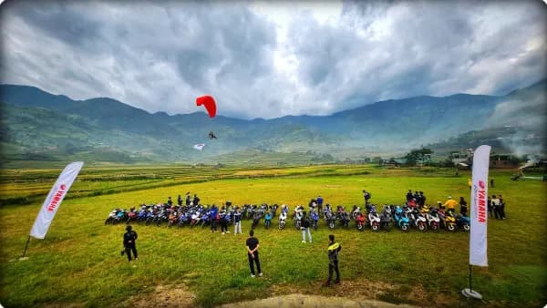 Paraglider Advertising: Airborne Marketing for Brands