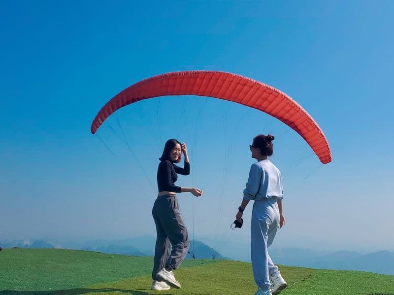 Thời tiết bay dù lượn: trời mưa có bay được không?