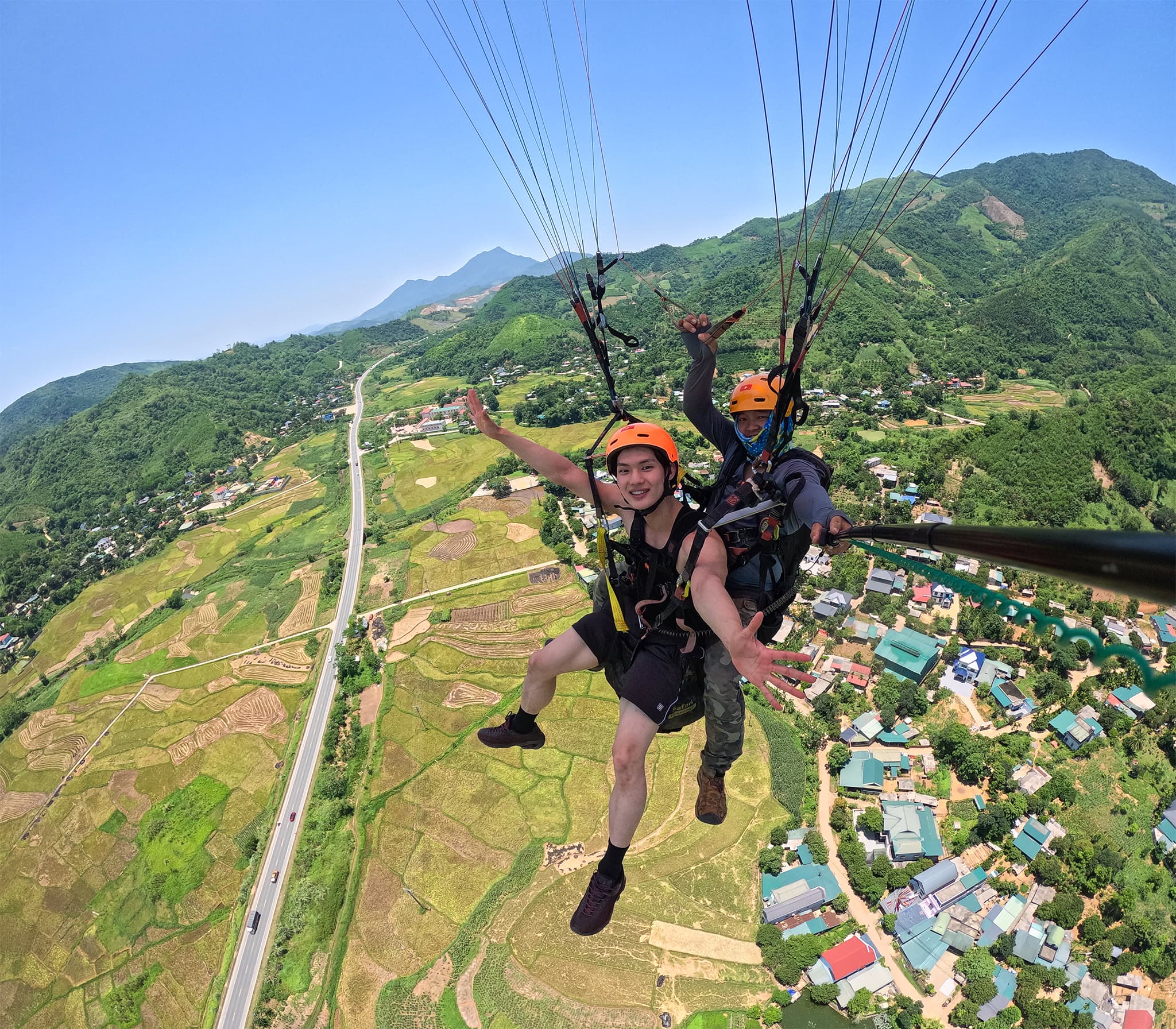 What Makes People Love Paragliding Isn't the Adrenaline