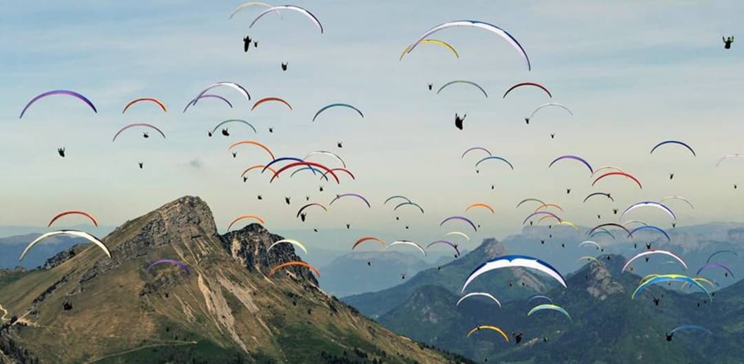 Paragliding Around the World: History, Sites and Competitions