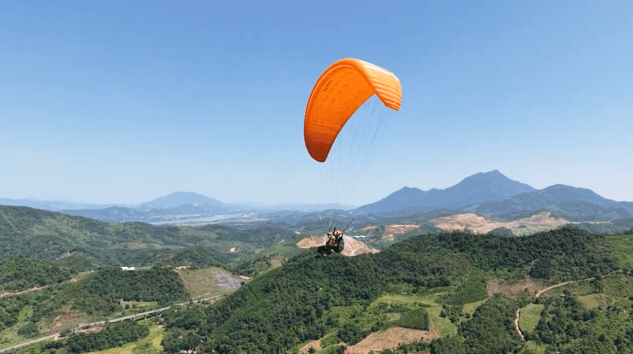 Outdoor Sports Near Hanoi: Paragliding Is the New Trend