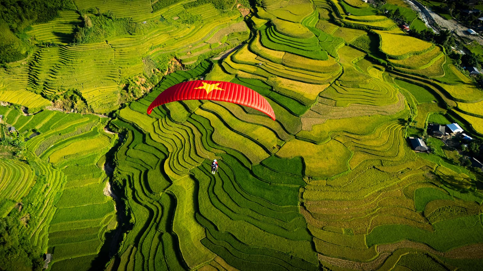 Bay Dù Lượn Trên Thung Lũng Mường Hoa – Trải Nghiệm Không Thể Bỏ Lỡ Tại Sapa